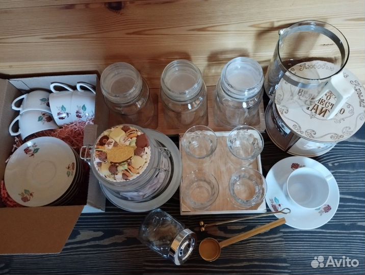 Набор посуды и аксессуаров для чая и кофе