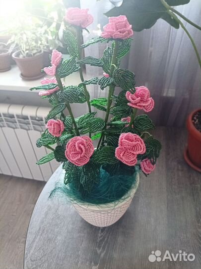 Цветок из бисера в горшке