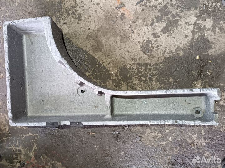 Ящик для инструментов Nissan Terrano D10