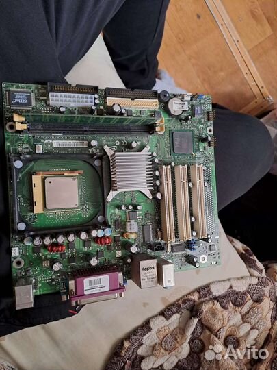 Материнская плата с процессором и памятью