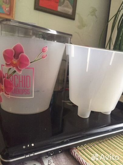 Горшки большие и маленькие для цветов, тарелочки,к