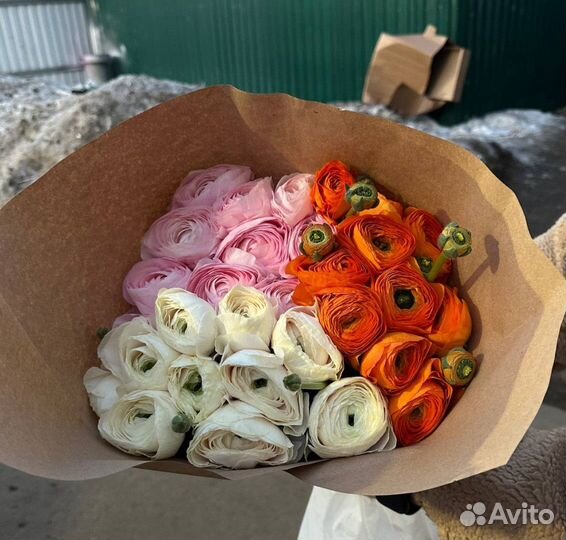 Букет с ранункулюсами