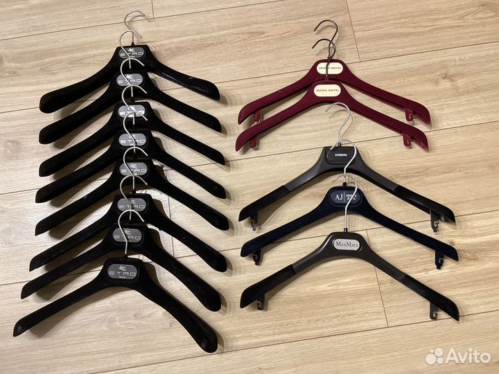 Плечики для одежды. Брендовые, бархатные