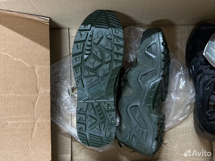 Трекинговые кроссовки 44. lowa