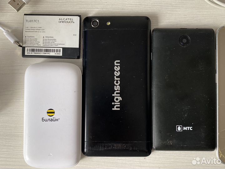 Старые телефоны, модем, чехлы, зарядки