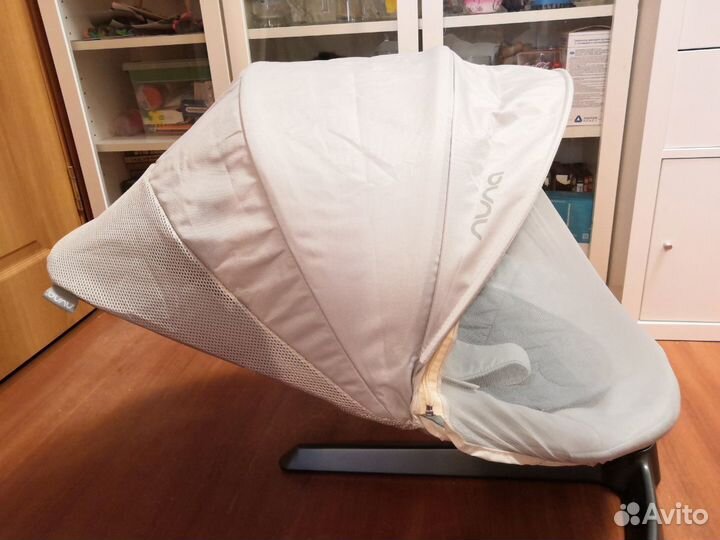 Шезлонг-качалка nuna leaf