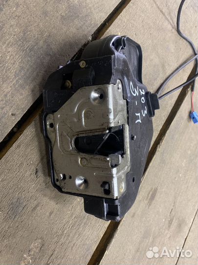 Замок задней правой двери mercedes w203
