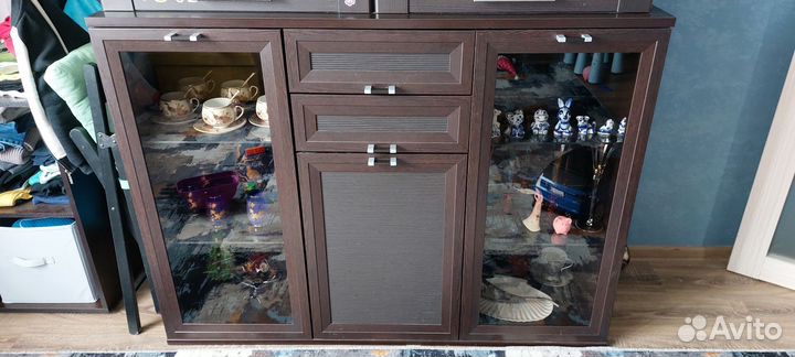 Стеклянная тумба под тв и подвесной шкаф