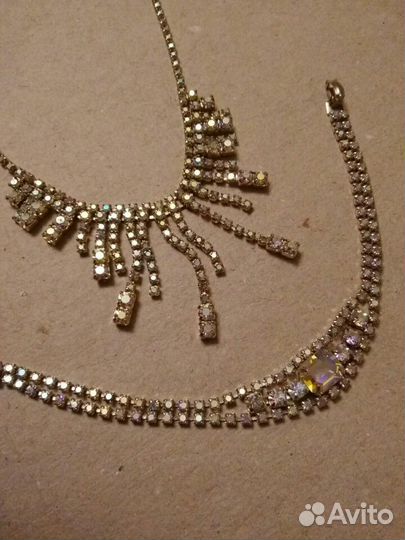 Лот украшений с кристаллами