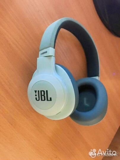 Беспроводные наушники JBL E55