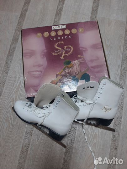 Коньки хоккейные и акссесуары