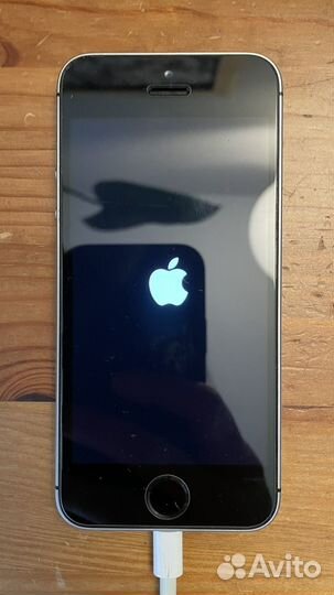 iPhone SE, 32 ГБ