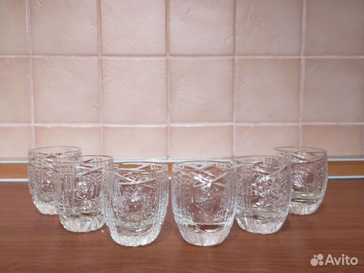 Скатерть ГДР, фужеры, рюмки,вазы,штофы