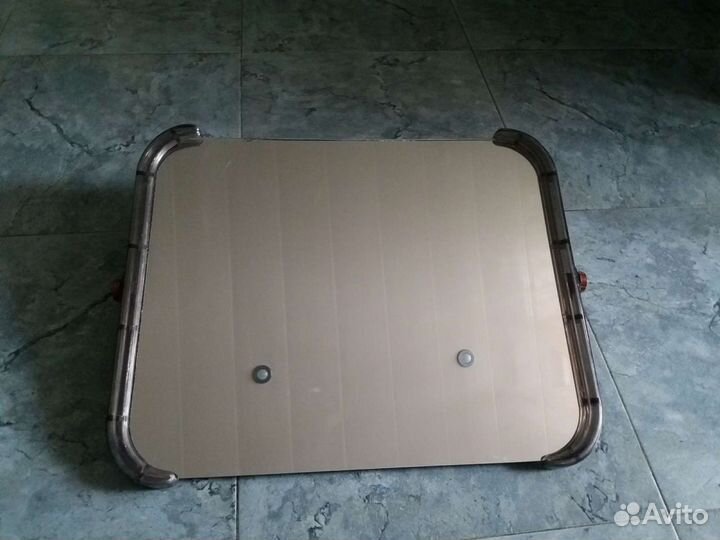 Зеркало с полочкой