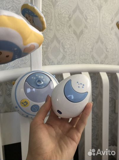 Музыкальная карусель на кроватку chicco