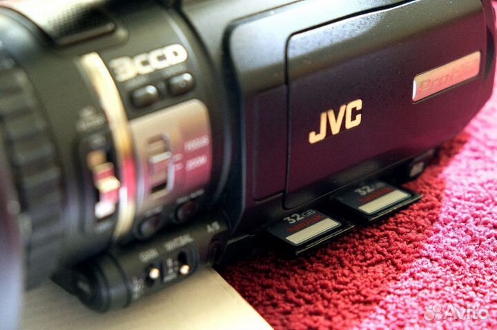 Видеокамера jvc gy-hm100e