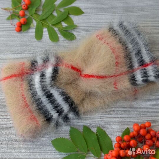 Вязаный комплект на весну, берет, повязка, митенки