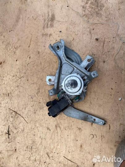 Задний правый стеклоподьемник Daewoo nexia