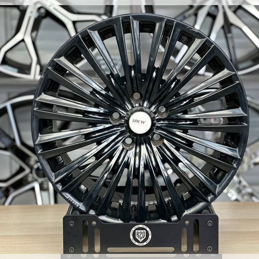 Литые диски MKW 8×R18 5×114.3