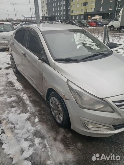 Hyundai Solaris 1.4 МТ, 2015, битый, 200 000 км