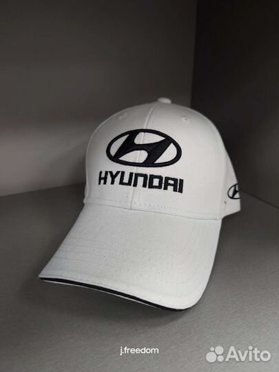 Кепка бейсболка Hyundai белая