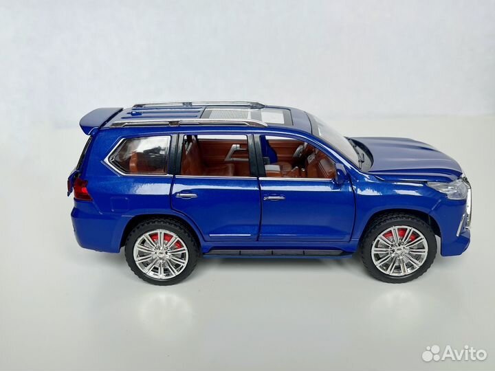 Металлическая моделька Lexus инерционная 1:24