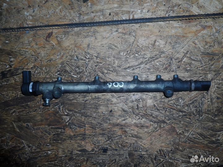 Топливная рейка A6110700395 Mercedes