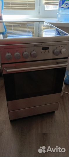 Электрическая стеклокерамическая плита Elecrolux