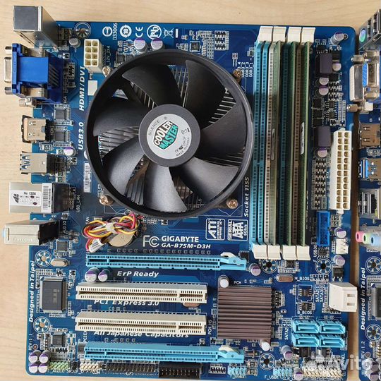 Материнская плата с процессором и памятью