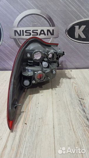 Фонарь задний Nissan almera G15 Лев