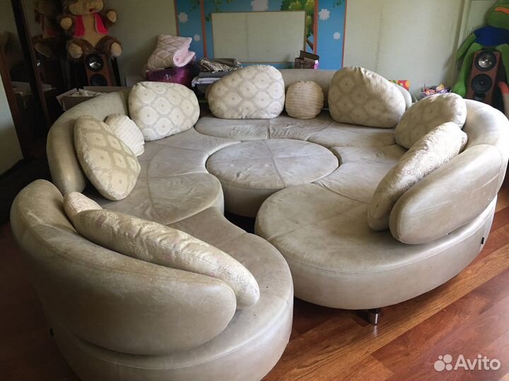Кожаный диван бу