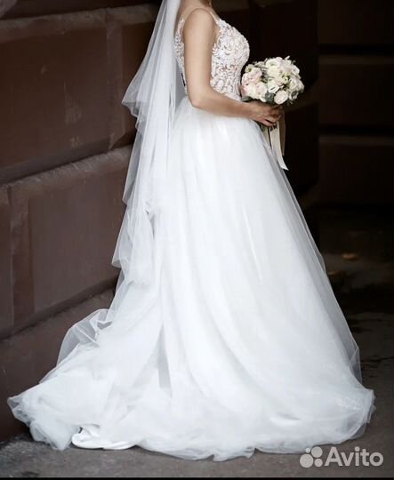 Свадебное платье со шлейфом