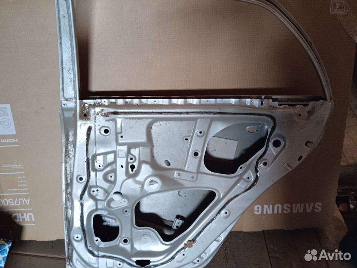 Toyota corolla Е150 дверь