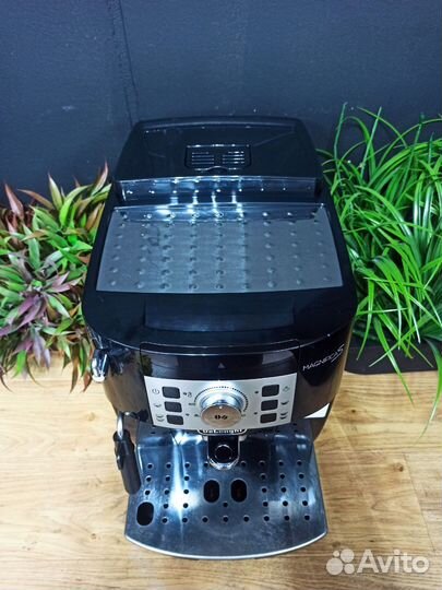 Кофемашина delonghi magnifica s