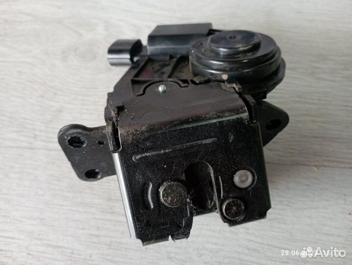 Замок двери багажника Lexus Rx350 2010