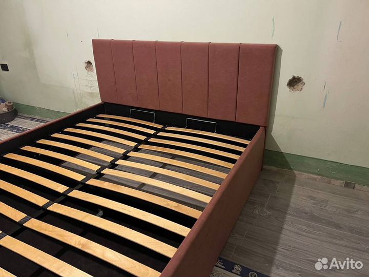 Новая Кровать двухспальная с матрасом 160 200