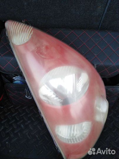 Фара передняя правая на Honda Fit GD 1