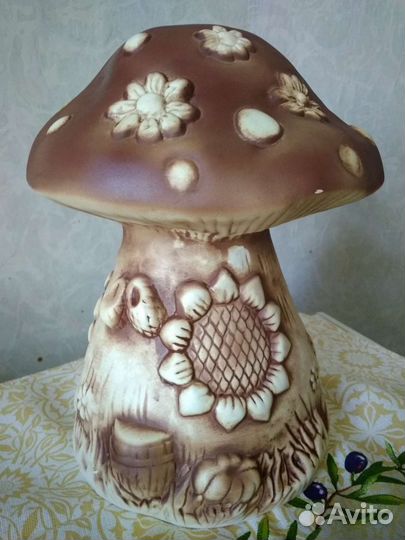 Садовые фигурки и кашпо