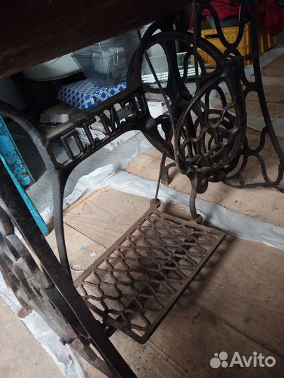 Продам швейную машинку пгмз на станине