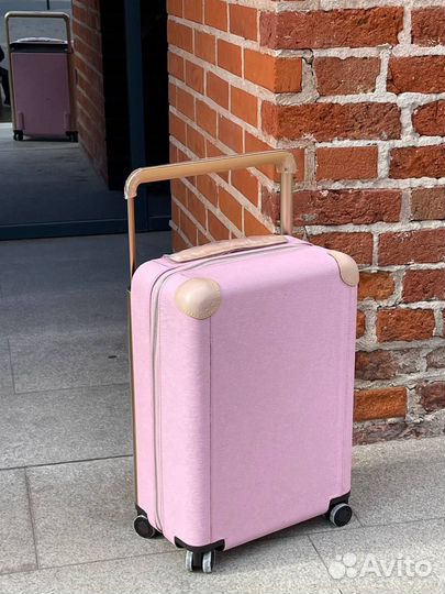 Чемодан louis vuitton розовый