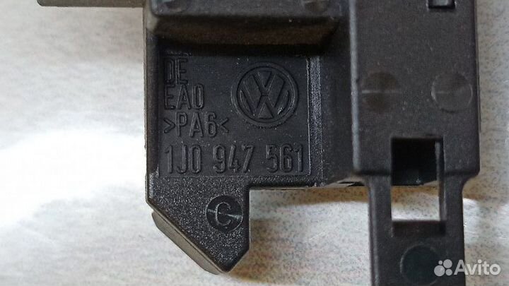 Выключатель концевой Volkswagen Tiguan 5N1 cawa