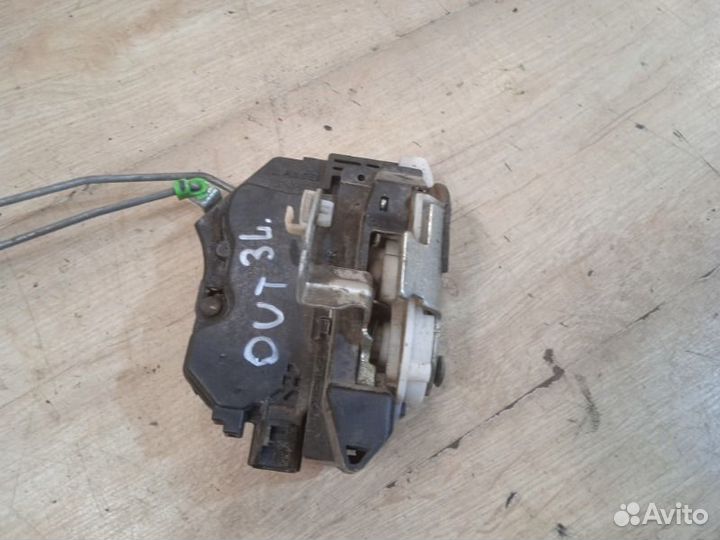 Замок двери задний левый Mitsubishi Outlander CU