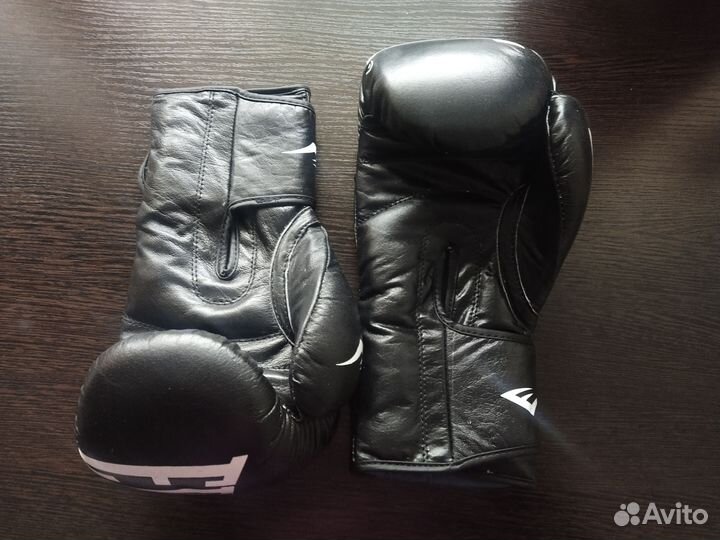 Боксерские перчатки кожаные новые