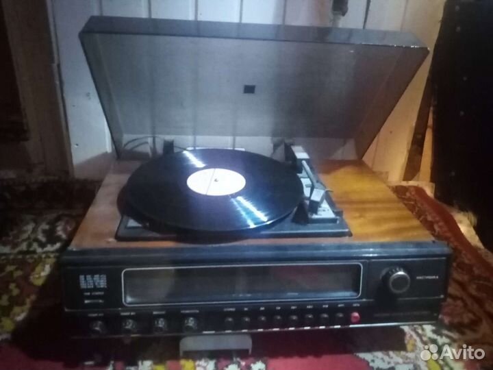 Проигрыватель винила СССР
