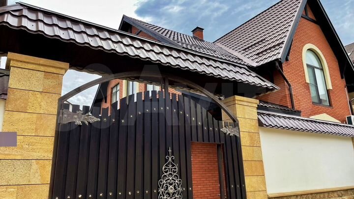 Дом 280 м² на участке 2,5 сот.