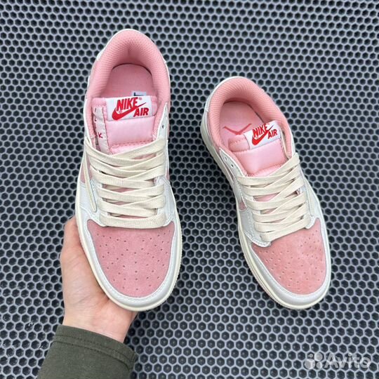 Nike Air Jordan 1 Low travis scott shy pink