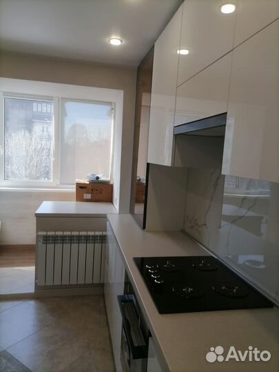 Кухня на заказ с доводчиками в Челябинске