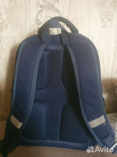 Продается портфель в школу, с жесткой спинкой