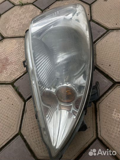 Передняя правая фара