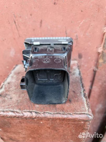 Дефлектор воздушный в торпедо левый Пассат Б-5